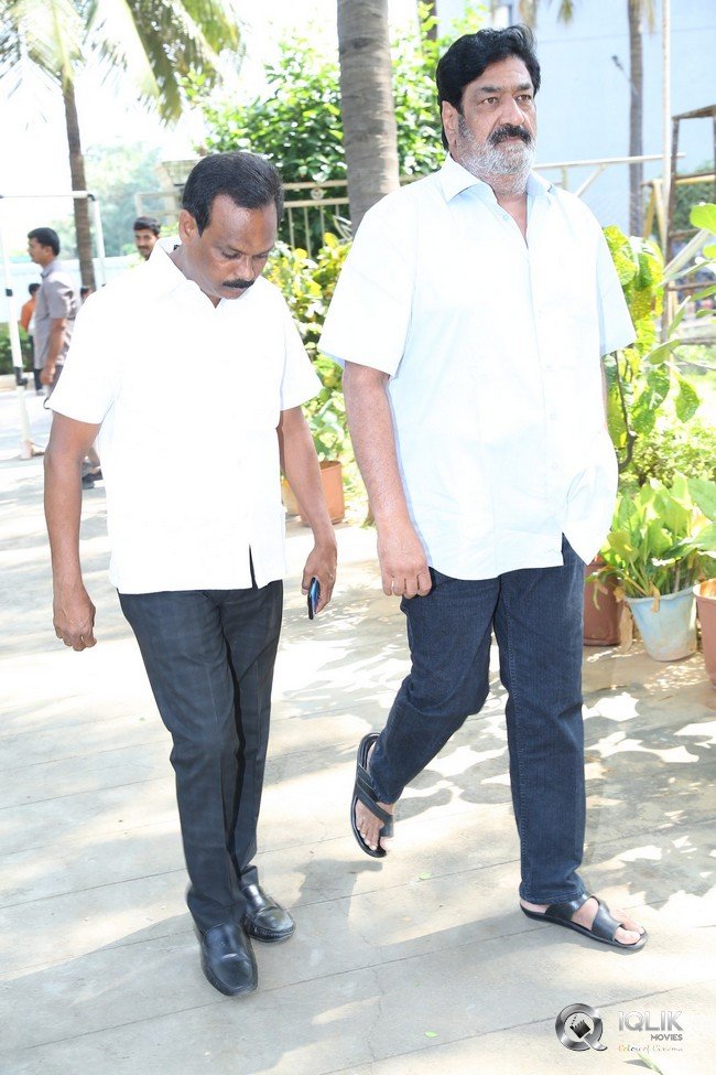 Celebrities-pay-homage-to-superstar-Krishna